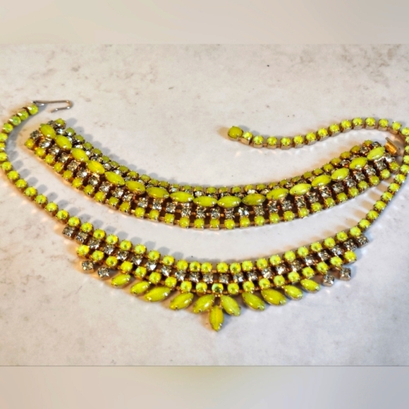 Exquisite Joseph Warner Chartreuse Yellow Necklace and Bracelet jewelry set - Picture 5 of 15
